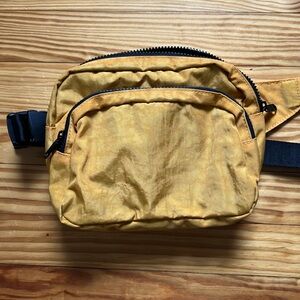 Like New Baggu Belt Bag